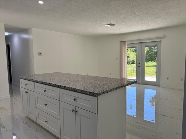 Photo - 1617 Birch St