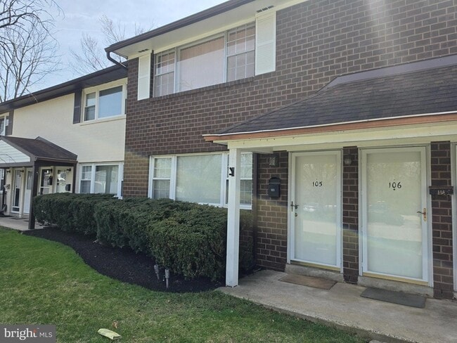 Building Photo - 810 N Forklanding Rd Unit 105