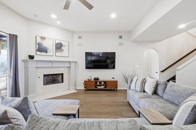 Photo - 2008 Vista Dr Unit SI ID1376585P