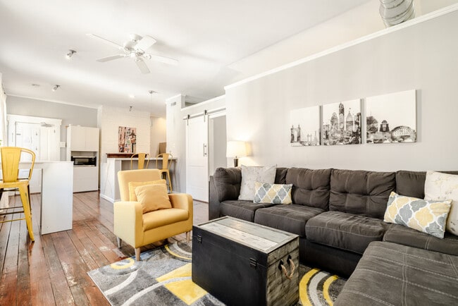 Photo - 111 E 13th St Unit ID1056146P