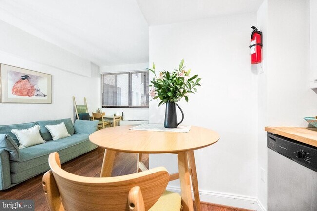 Photo - 1701 16th St NW Unit 204