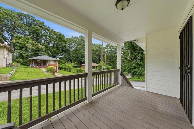 Photo - 226 Thornton St SW