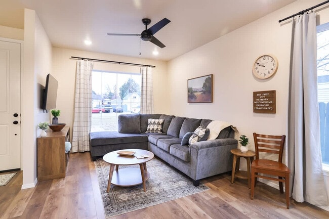 Photo - 717 E Elgin St Unit SI ID1460927P