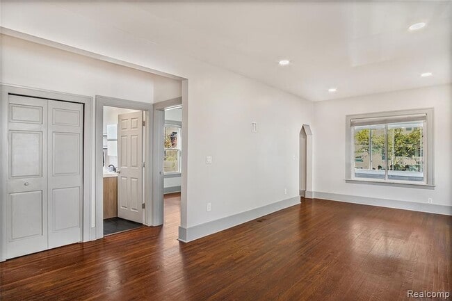 Photo - 565 W Saratoga St