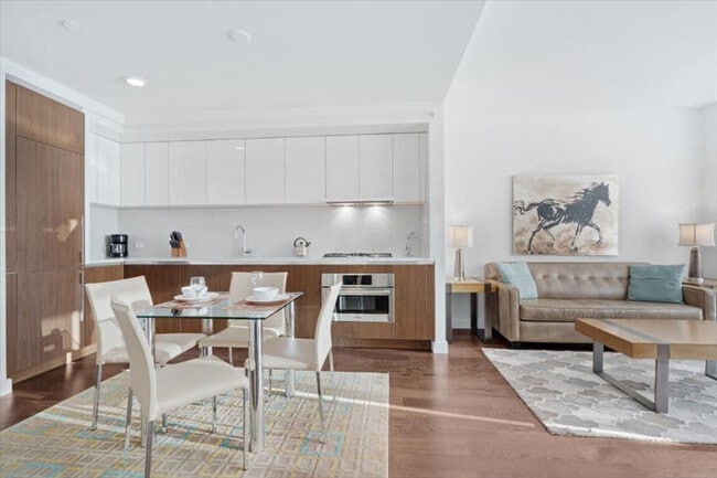 Photo - 605 W 42nd St Unit ID1016125P