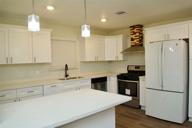 Photo - 2405 Byron Ave
