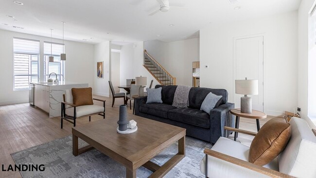 Building Photo - 2206 Arroyo Ave Unit 304