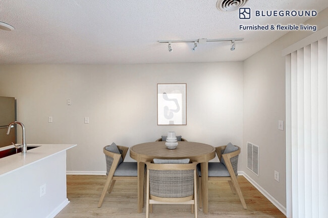 Photo - 1 Arboretum Way