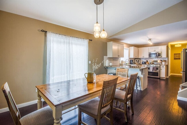 Photo - 525 SE Gleneden Place Unit ID1330994P