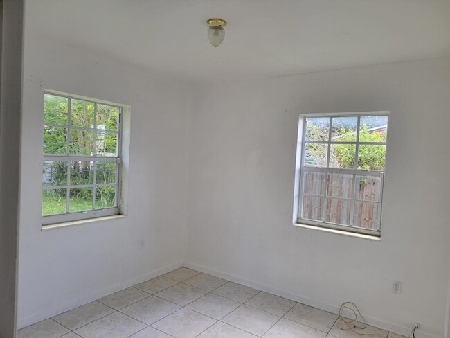 Photo - 275 NW 187th St