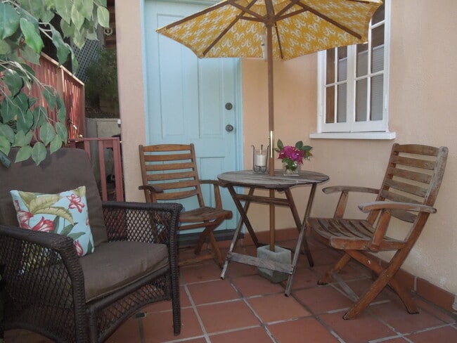 Front Proch - 2408 - 2416 1/2 N. Beachwood Dr