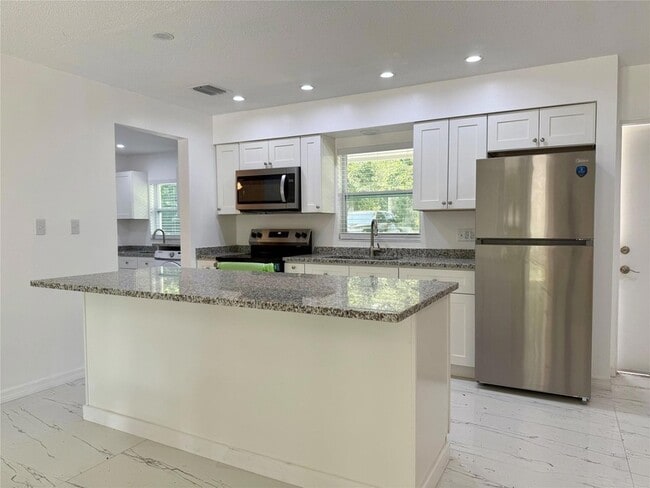 Photo - 1617 Birch St