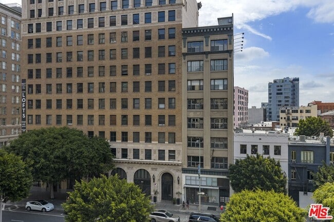 Building Photo - 814 S Spring St Unit 8