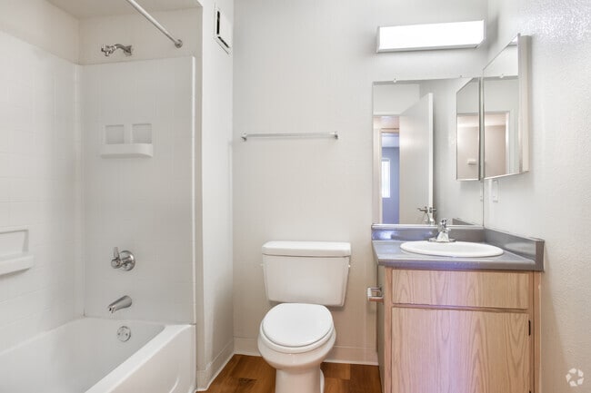 2BR, 2BA - 796 SQ - Somerset Apartments