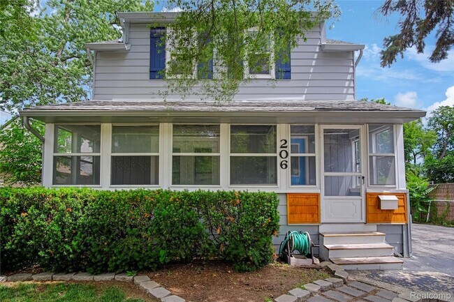 Building Photo - 206 N Troy St