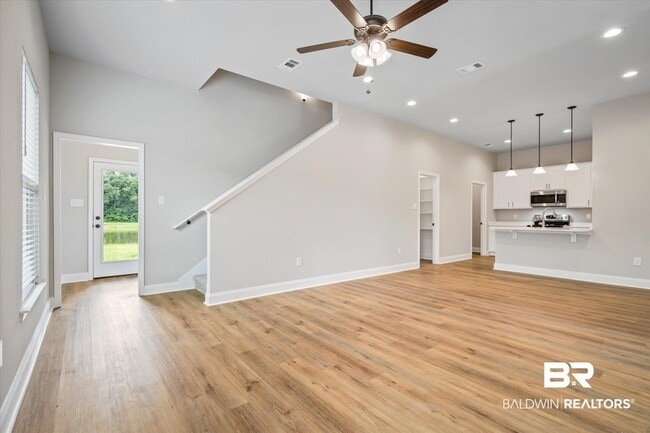 Photo - 950 Gibson Ct