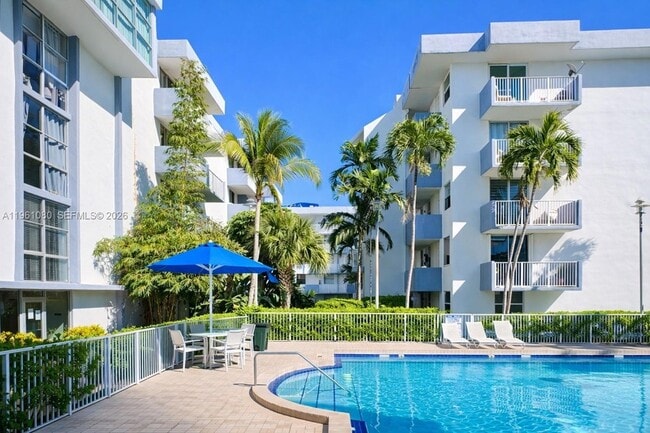 Building Photo - 1801 S Treasure Dr Unit 426