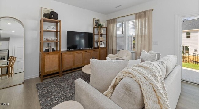 Photo - 834 Macassar Ln