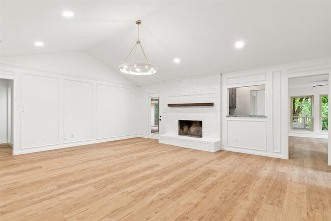 Photo - 390 Holly Ln