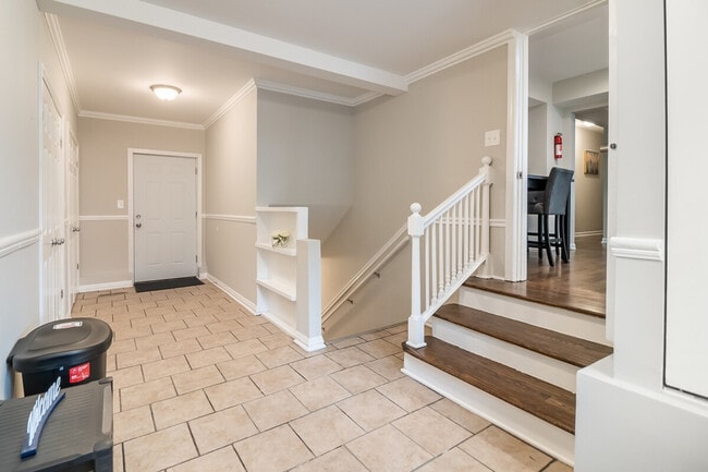 Photo - 649 Edgebrook Terrace Unit SI ID1285083P