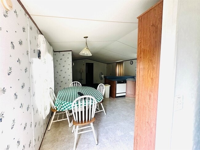 Photo - 9012 Spruce St