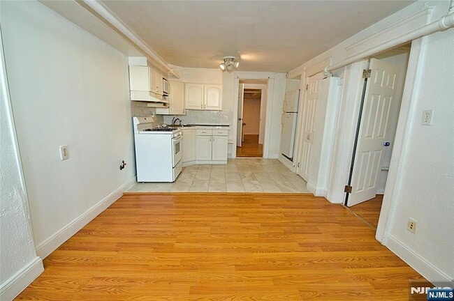 Photo - 229 8th St Unit REAR