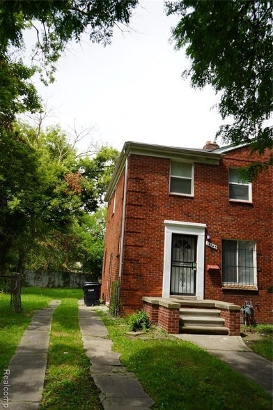 Photo - 16145 Baylis St