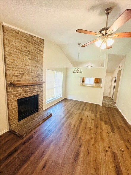 Photo - 825 Denmark Dr