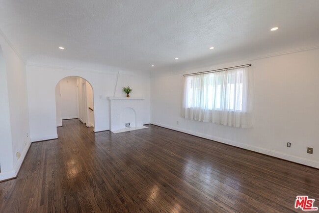 Photo - 1067 S Sycamore Ave
