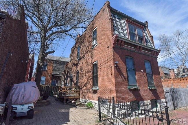 Building Photo - 2350 S 10th St