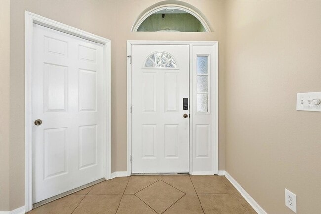 Photo - 208 Woodbury Pines Cir