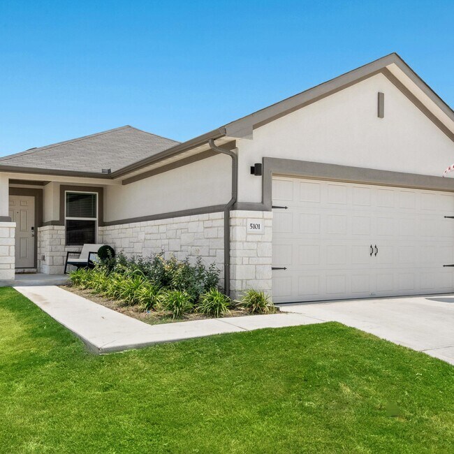 Photo - Tricon Saddle Creek