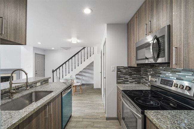 Building Photo - 10615 Briar Forest Dr Unit 102