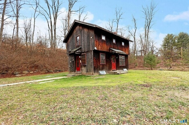 Building Photo - 380 Newtown Turnpike