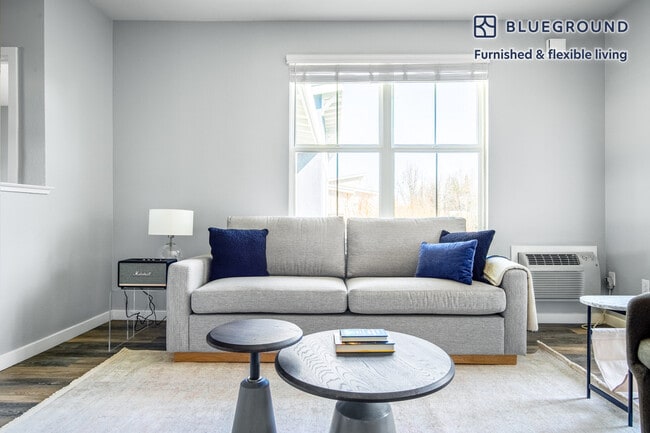 Photo - 30 Buckingham Dr Unit FL3-ID463