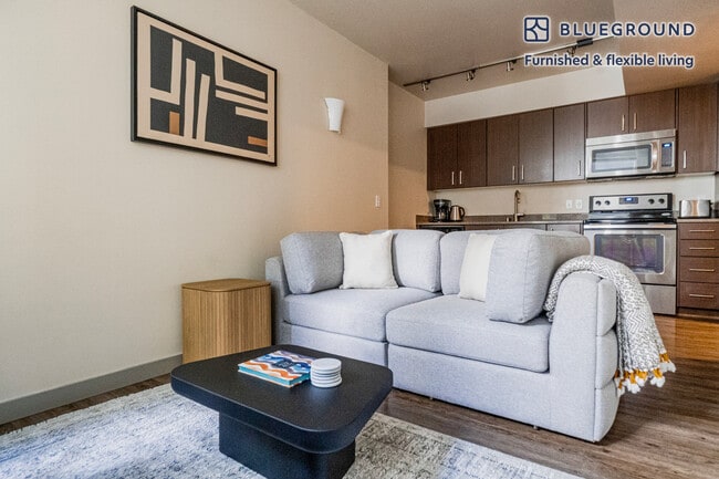 Building Photo - 1414 10th Ave Unit FL3-ID893