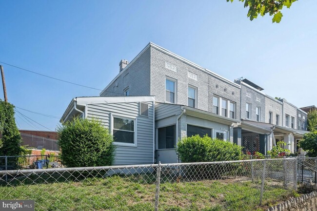 Photo - 1640 L St NE