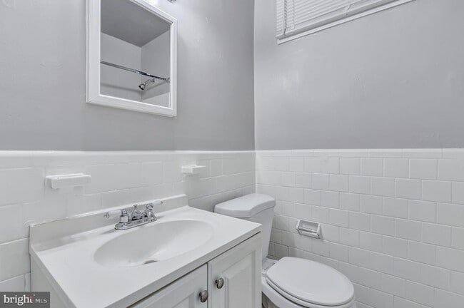 Photo - 2012 Rosedale St NE