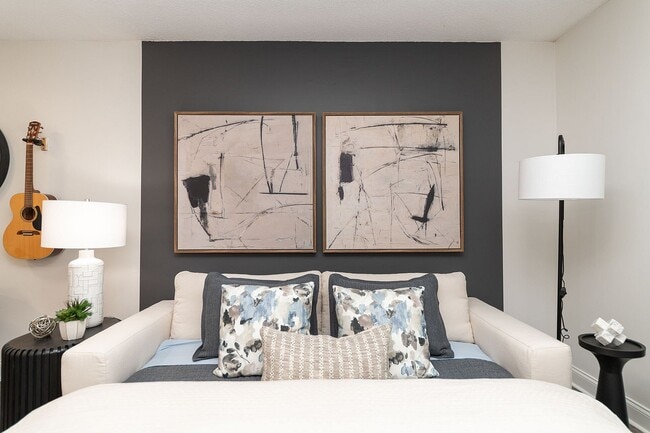 Living room decor - 500 Fifth