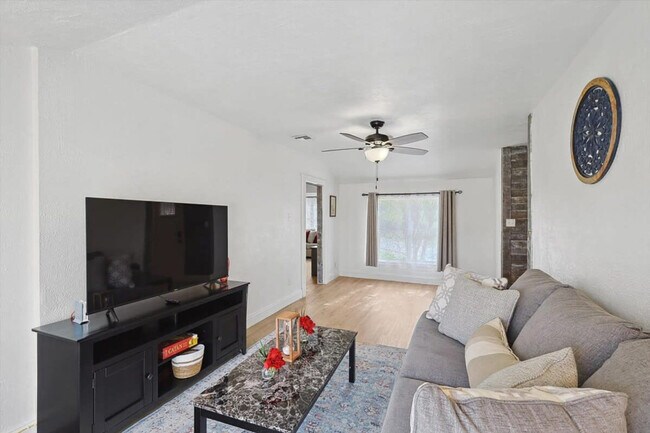 Photo - 711 Red Oak Ln Unit ID1019621P