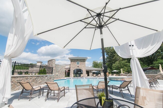 Building Photo - The Villa at River Pointe Apartments