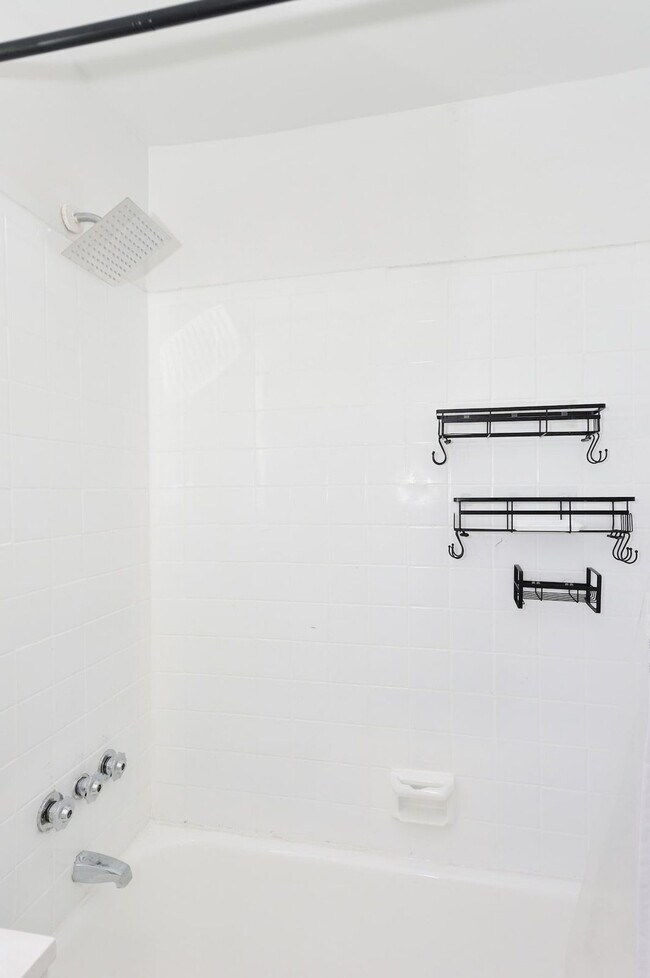 Photo - 388 W 38th St Unit SI ID1383561P