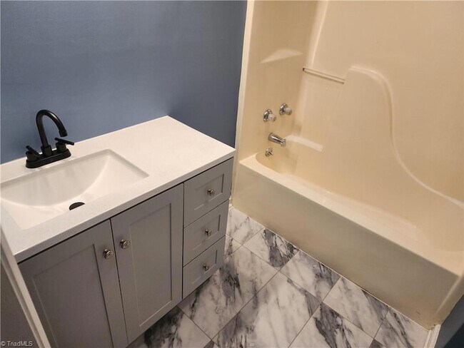 Photo - 148 Churchill Ln