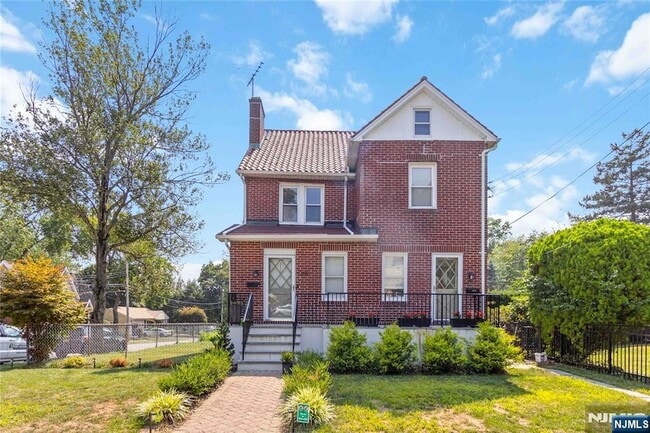 Building Photo - 106 Park Ave