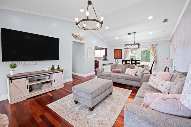 Photo - 670 NW 16th St