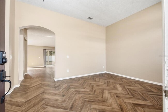 Photo - 4 Red Oak Pl