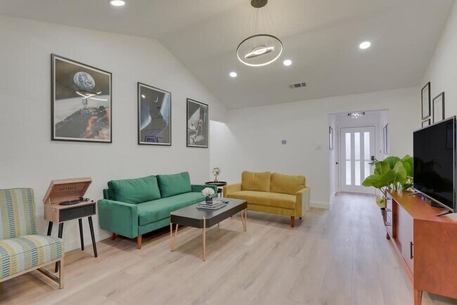 Photo - 6048 Holiday Ln Unit ID1019479P