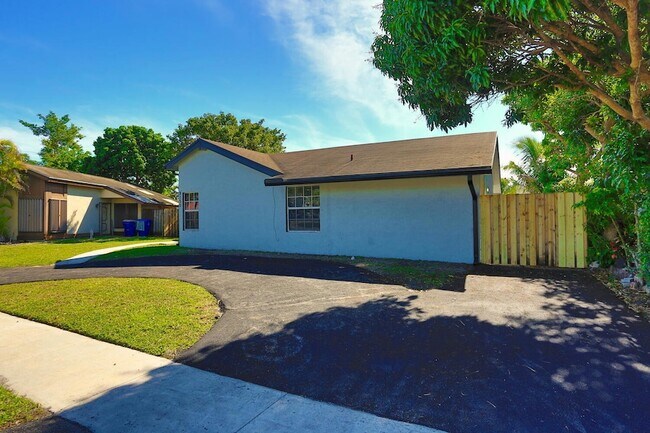 Photo - 8120 SW 4th Ct