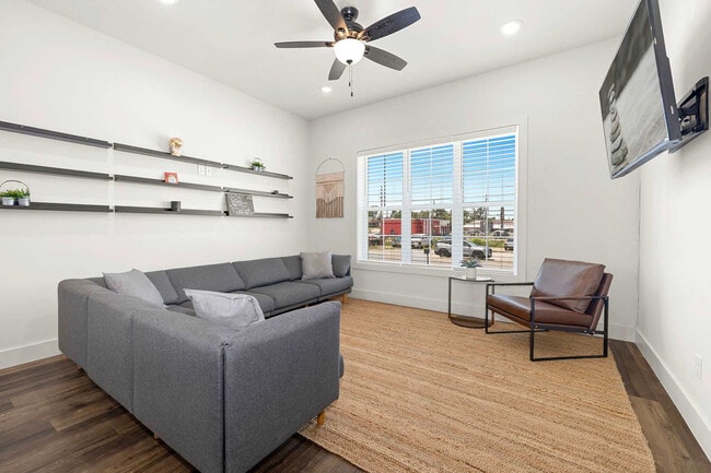 Building Photo - 501 S 7th St Unit ID1241821P