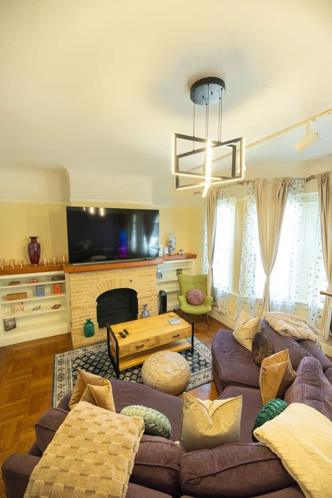 Building Photo - 1107 Broadway Unit ID1309749P